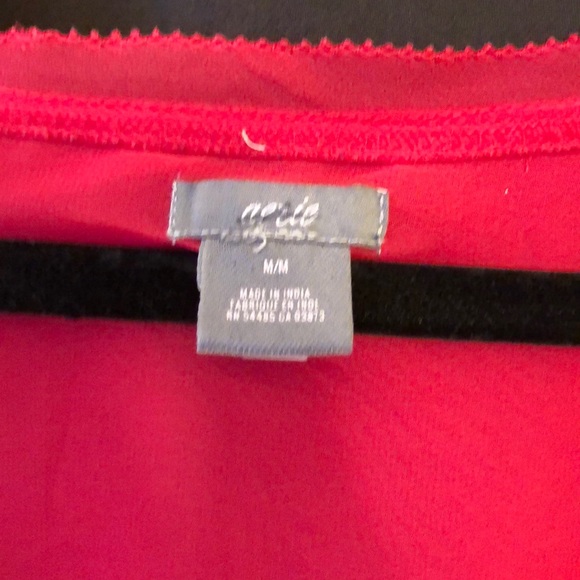 Women’s top - Picture 2 of 3